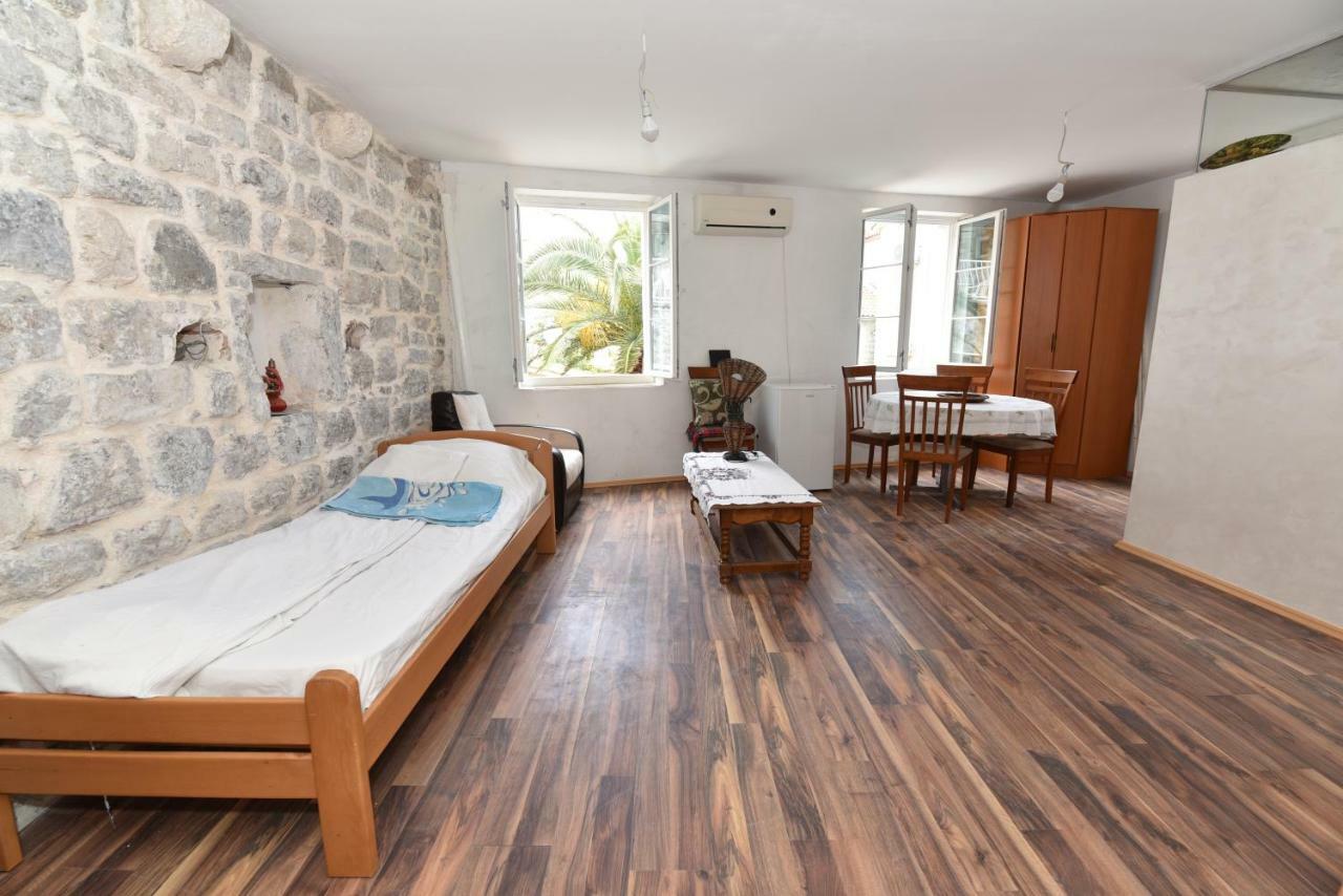 Hostel Michel Будва Экстерьер фото